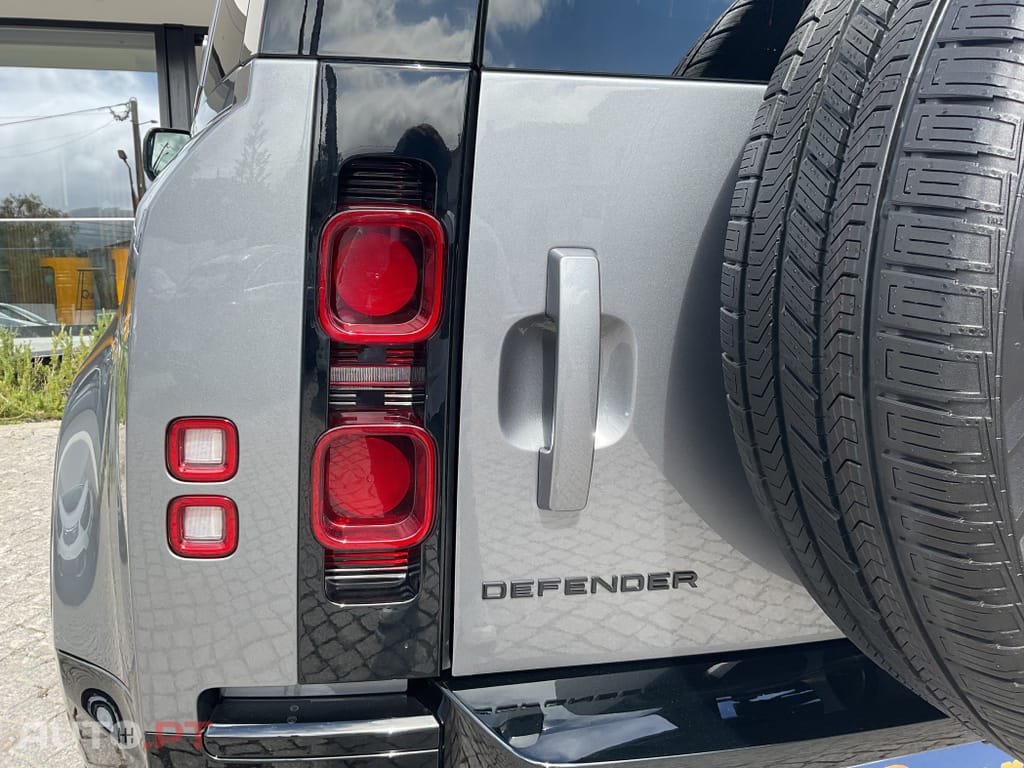 Land Rover Defender 3.0 D250 110 AWD X-Dynamic SE