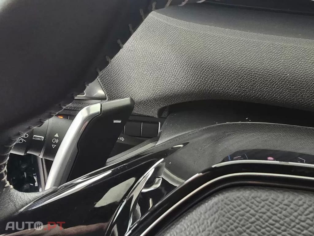 Peugeot 3008 1.6 Hybrid Allure Pack e-EAT8 — fotografia 27