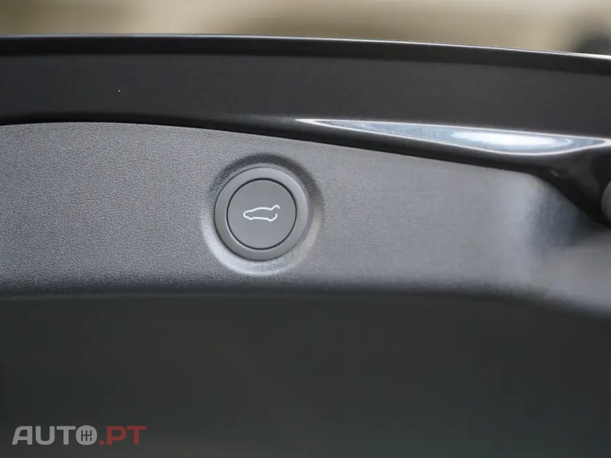 Tesla Model 3 Tração Traseira