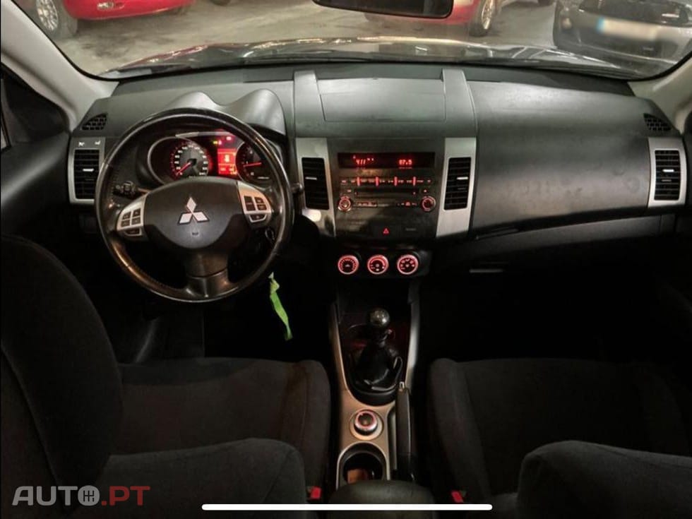 Mitsubishi Outlander 2.0 DI-D Inform 4WD