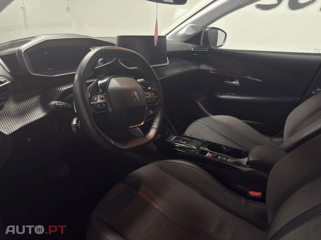 Peugeot 208 1.2 PureTech Allure EAT8