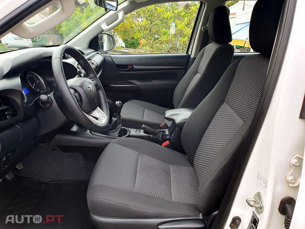 Toyota Hilux 2.4 D-4D 4WD CD CM