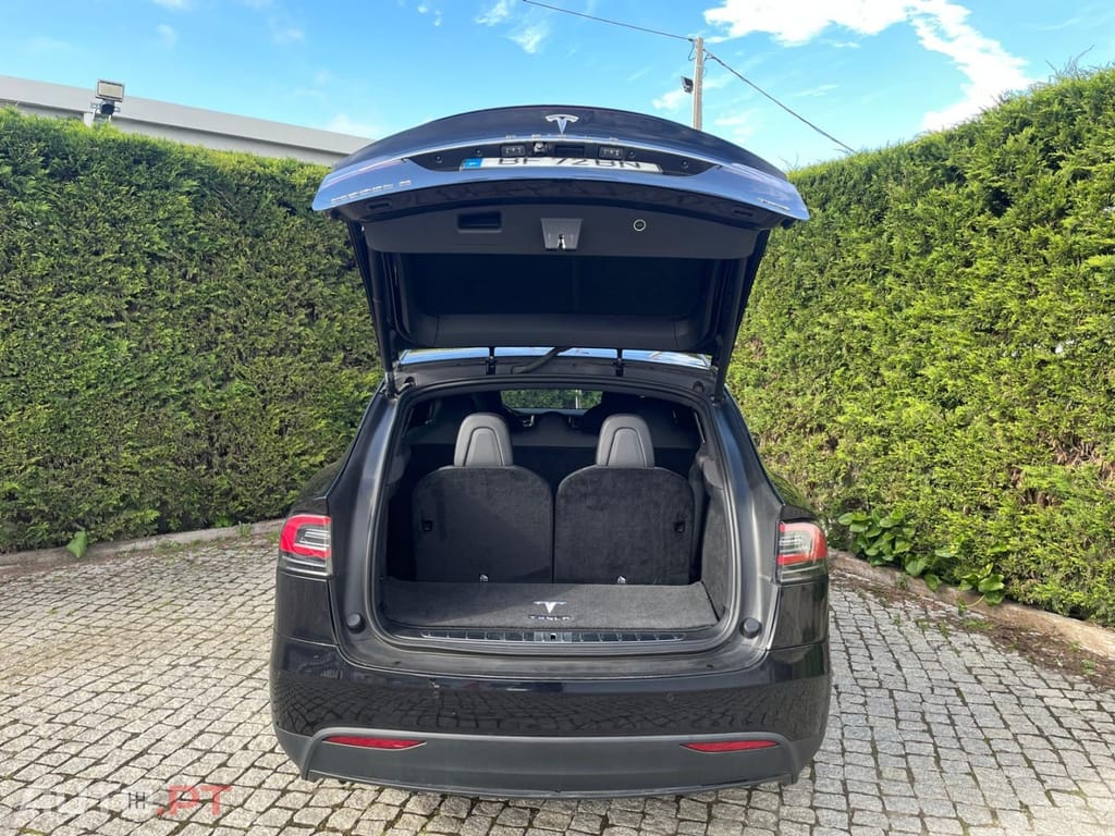 Tesla Model X 75D