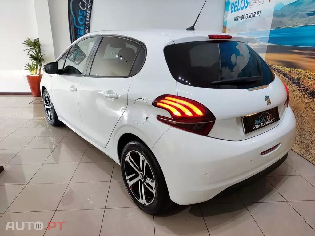 Peugeot 208  Puretech 82 Stop Start Signature