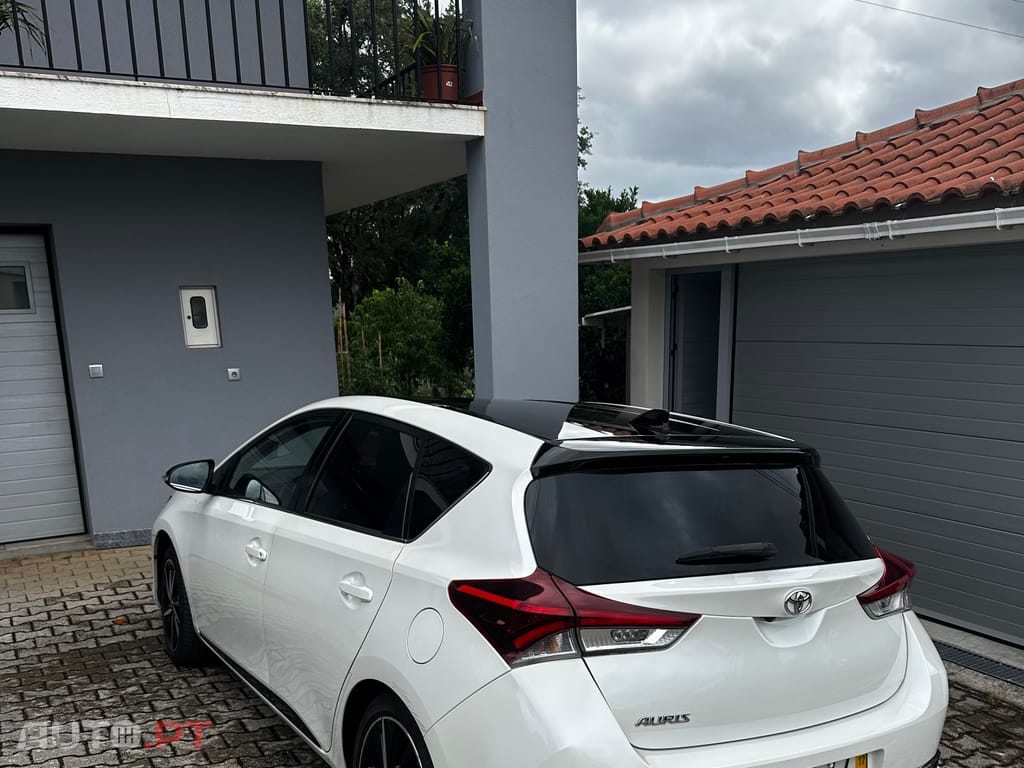 Toyota Auris Confort + pack tecnho