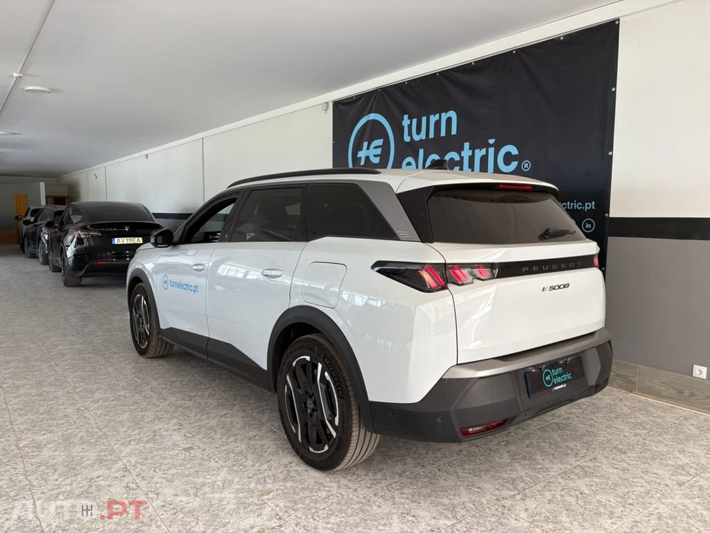 Peugeot E-5008 73 kWh Allure