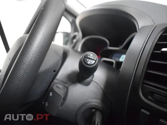 Renault Trafic 2.0 dCi L1H1 (C/ Frio)