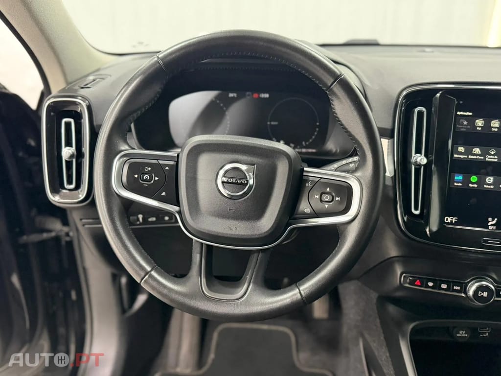 Volvo XC40 1.5 T5 PHEV MOMENTUM