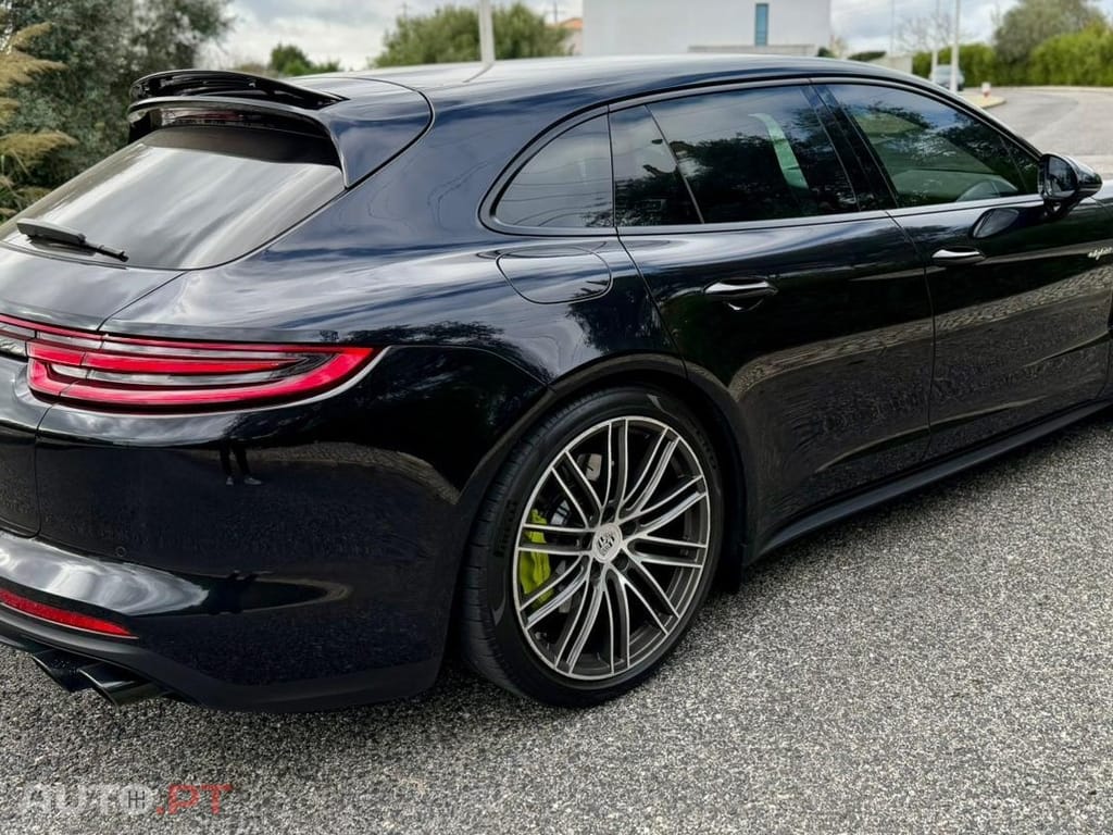 Porsche Panamera 4 E-Hybrid Platinum Edition