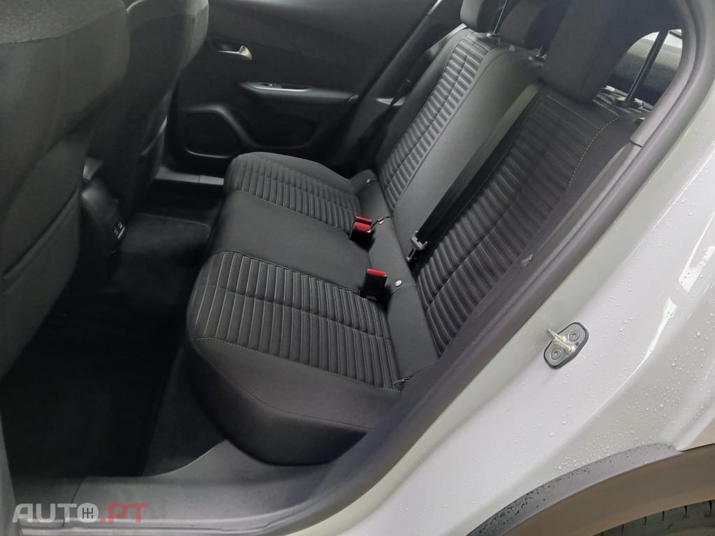 Peugeot E-2008 54 kWh Active