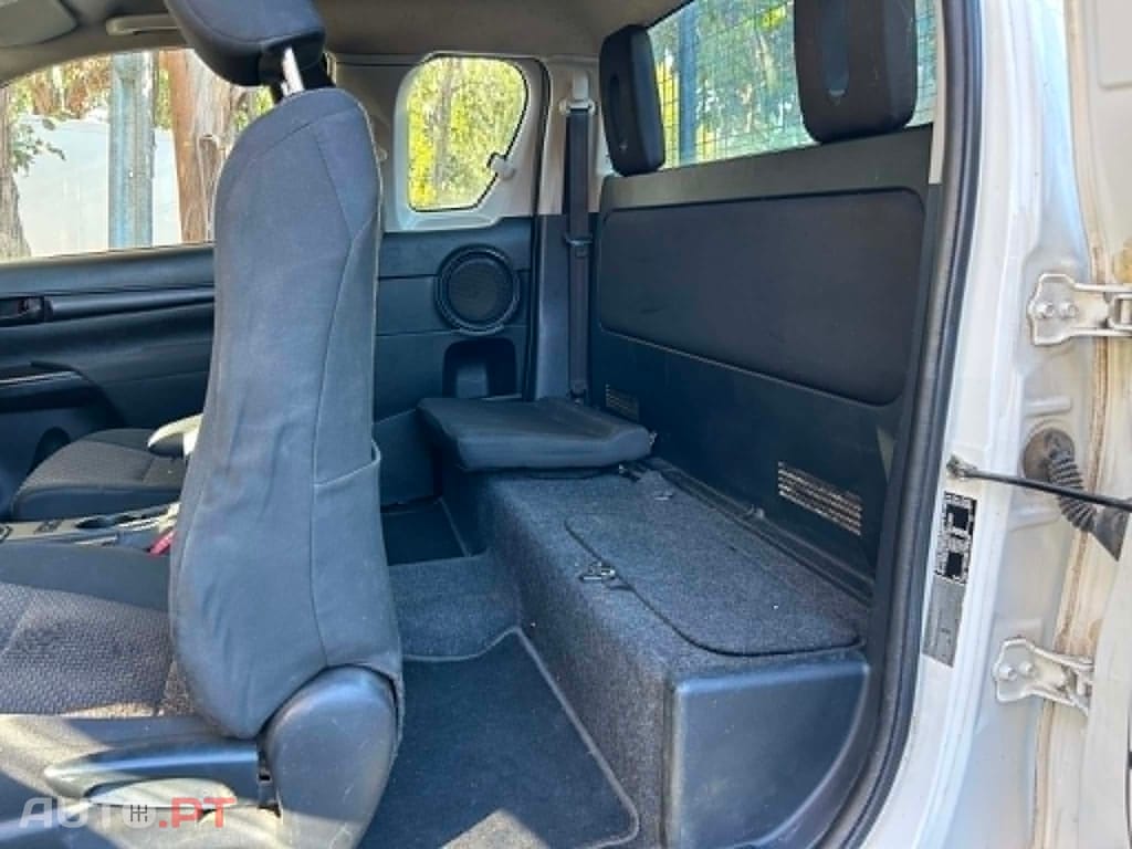 Toyota Hilux X-CAB 4x2  2.4D-4D 150cv