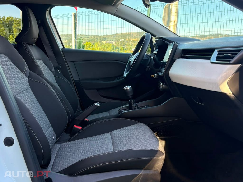 Renault Clio 𝙑 𝟭.𝟬 𝙏𝘾𝙚 𝙀𝙫𝙤𝙡𝙪𝙩𝙞𝙤𝙣 𝘽𝙞-𝙁𝙪𝙚𝙡