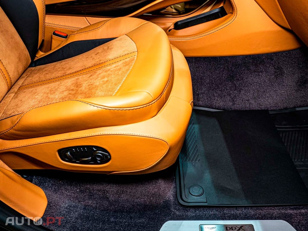 Aston Martin DBX 707