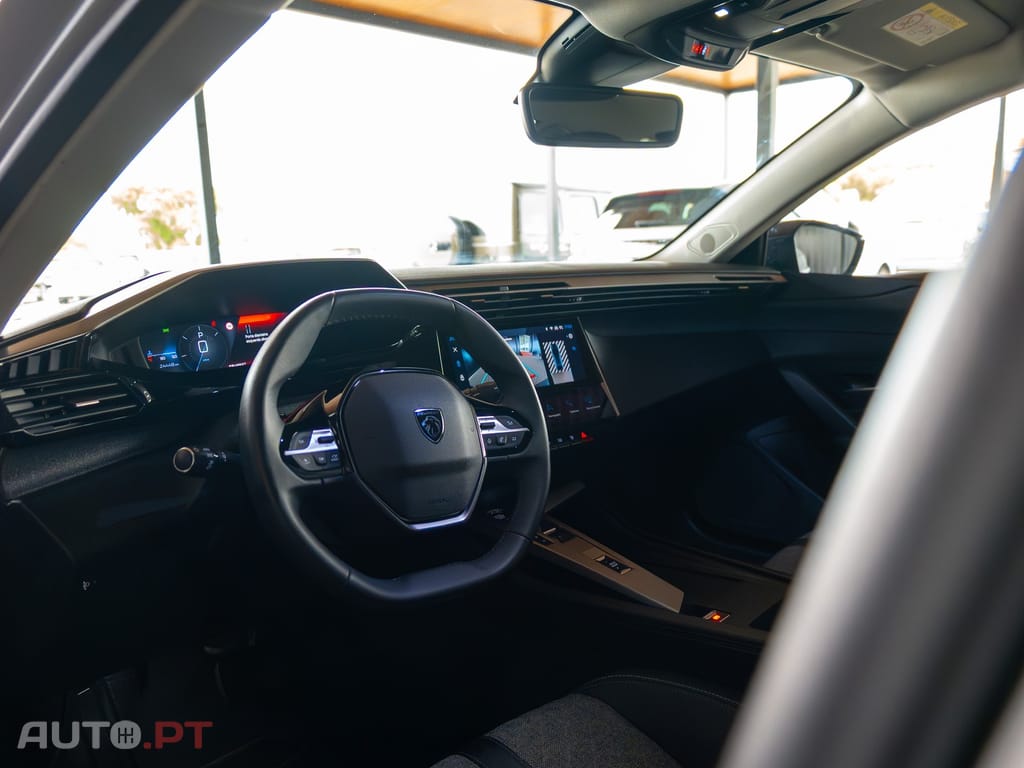 Peugeot 408 1.2 PureTech Allure EAT8