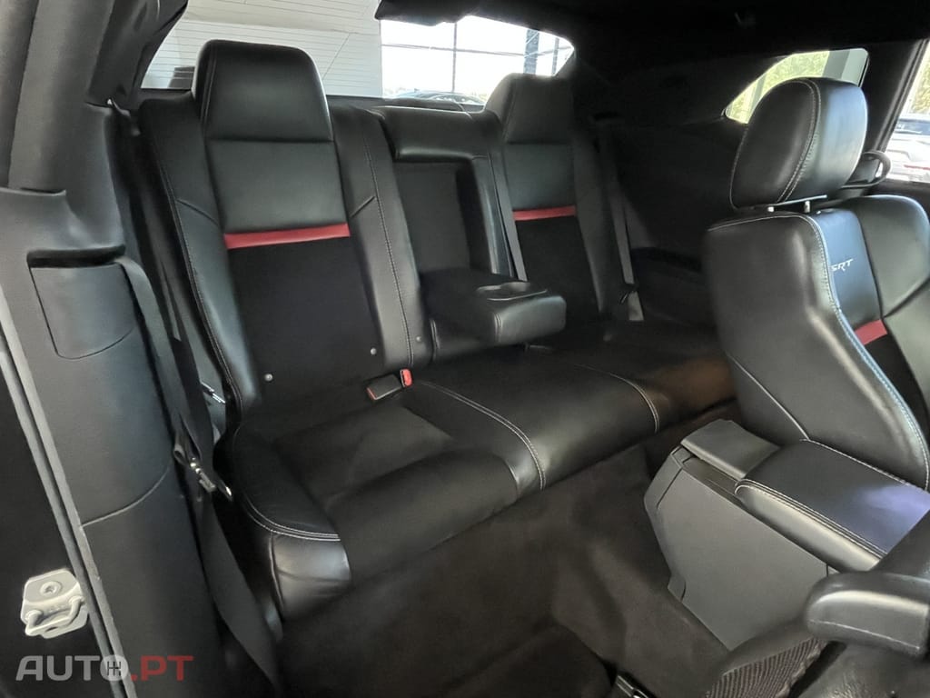 Dodge Challenger 6.1 SRT8