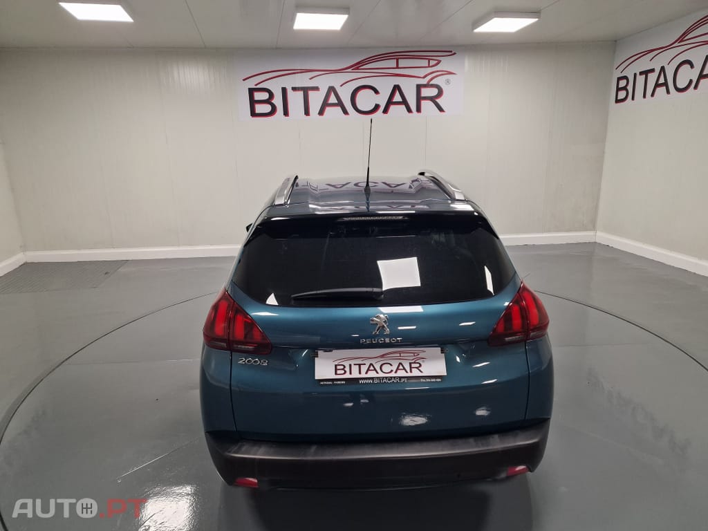Peugeot 2008 1.2 PURETECH STYLE