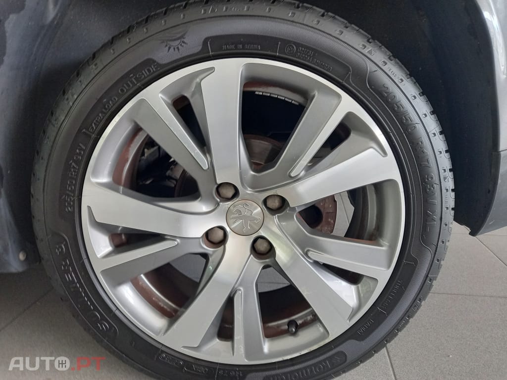 Peugeot 2008 1.2 PureTech Allure