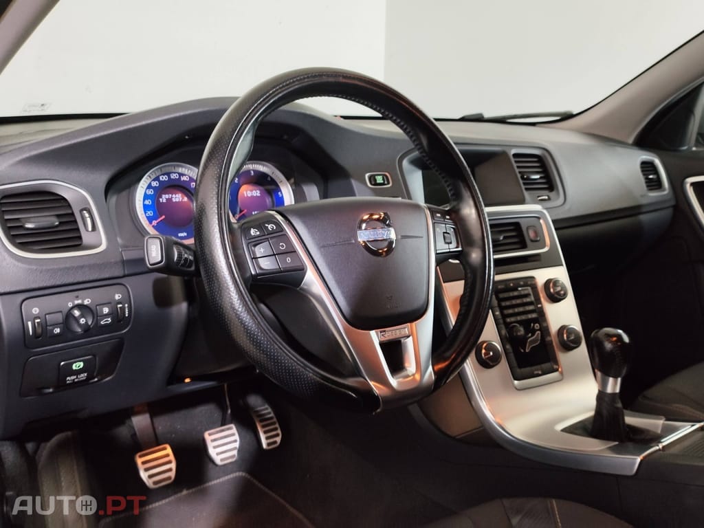 Volvo V60 2.0 D3 R-Design