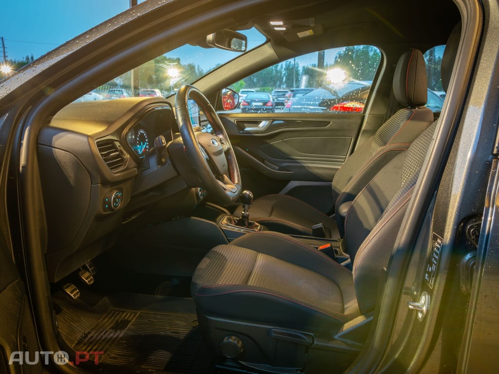 Ford Focus SW 1.5 TDCi EcoBlue ST-Line