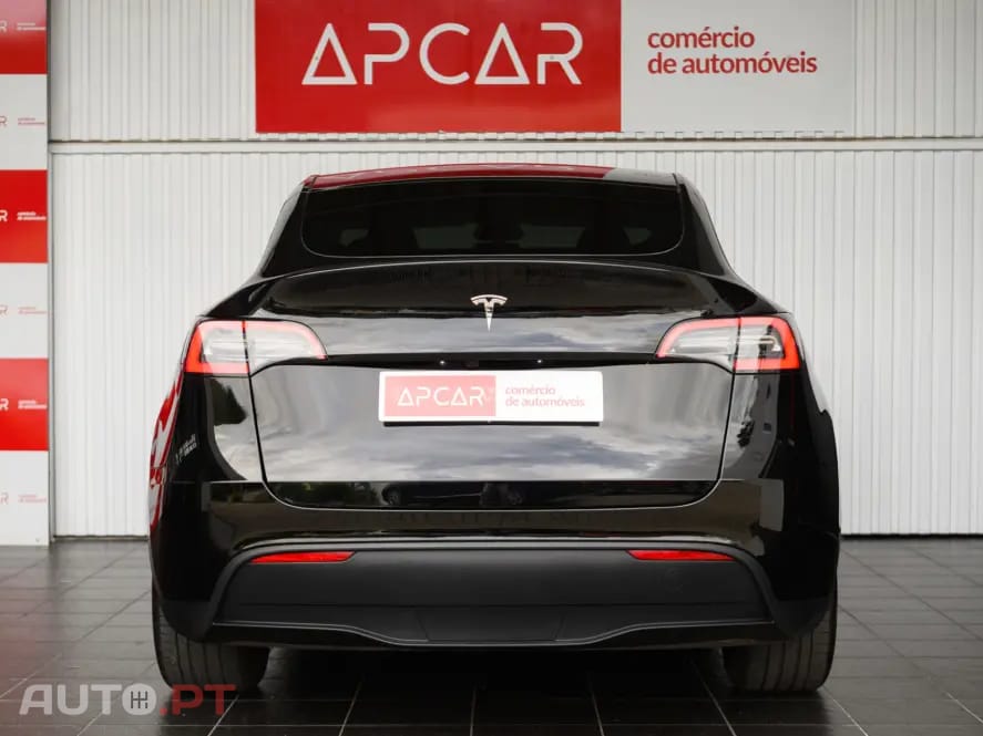 Tesla Model Y Long Range RWD