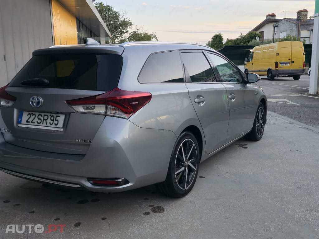 Toyota Auris Touring Sports 1.8HSD SQUARE COLLECTION