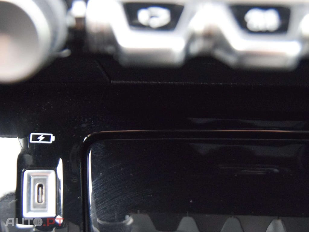 Peugeot 208 1.2 Hybrid Allure e-DCS6