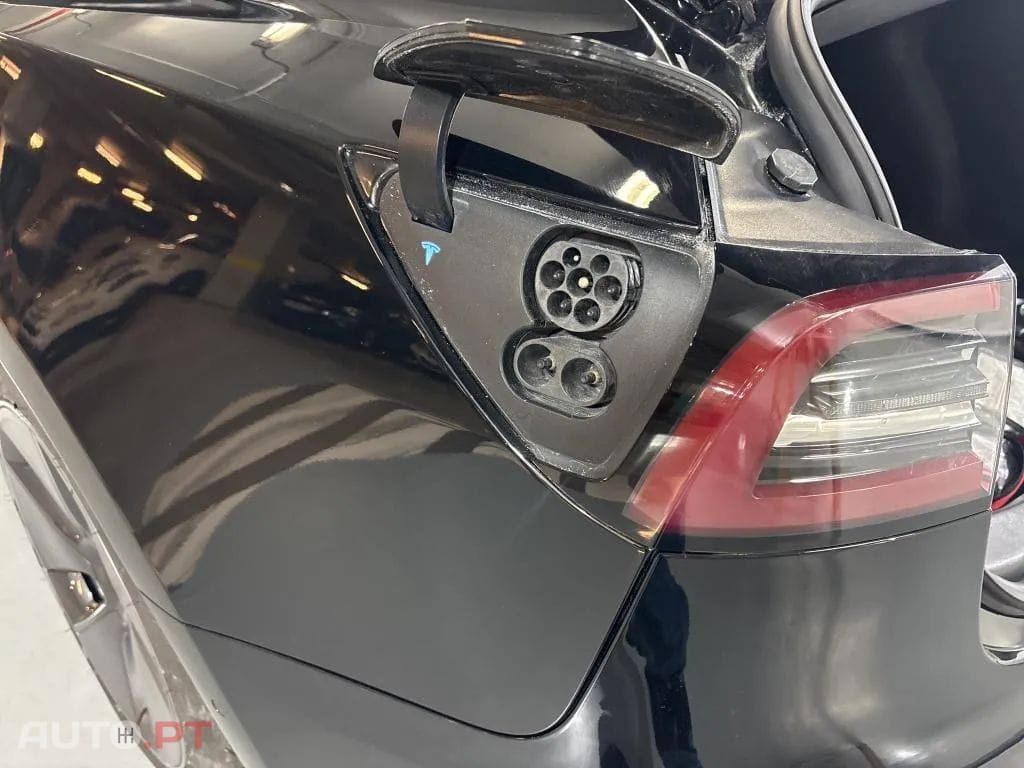Tesla Model 3 Long-Range Dual Motor AWD