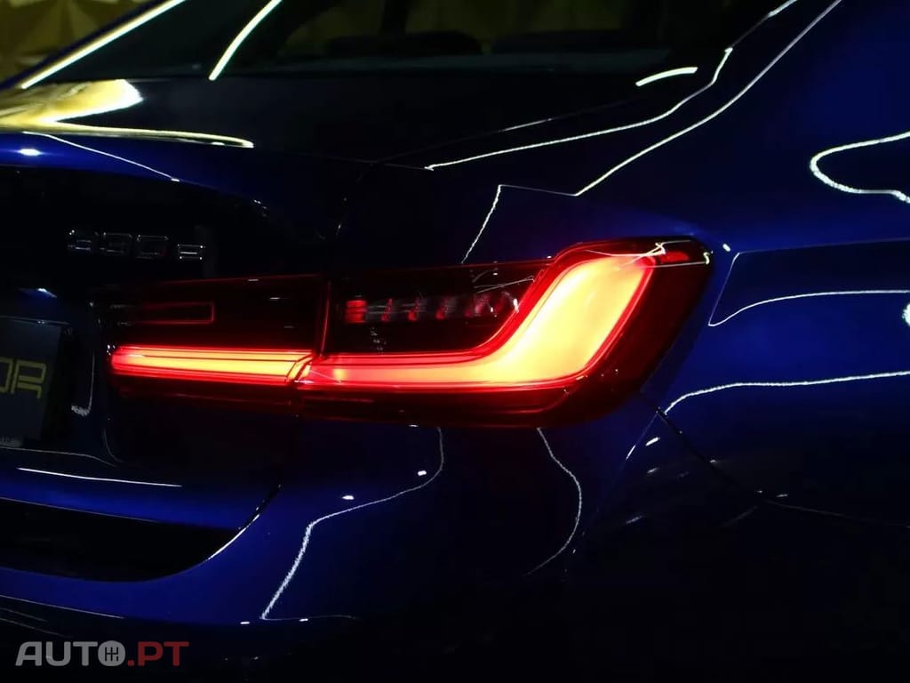 BMW 330 e Line Luxury Auto