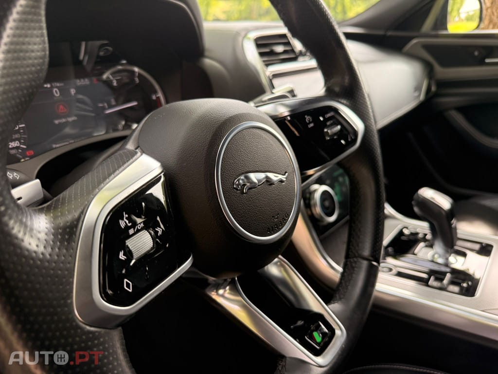 Jaguar XE 2.0 D R-Dynamic S