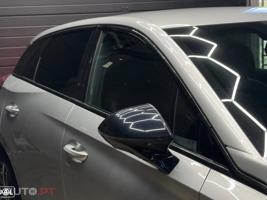 MG MG4 77 kWh Extended Range Luxury