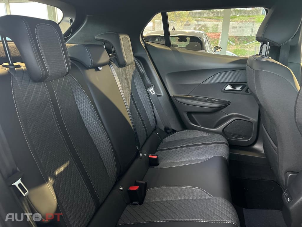 Peugeot 2008 1.2 PureTech Allure