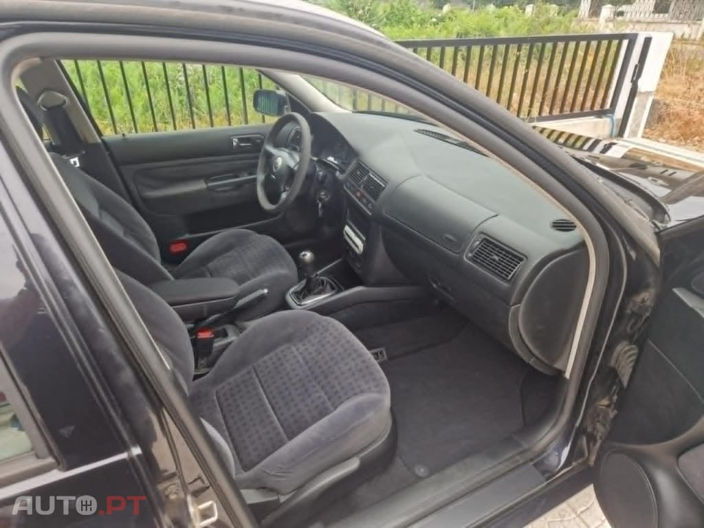 Volkswagen Golf 1.4i Confortline JE+AC