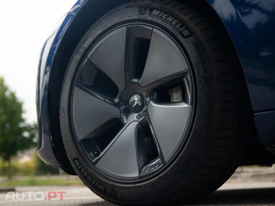 Tesla Model 3 Long-Range Dual Motor AWD