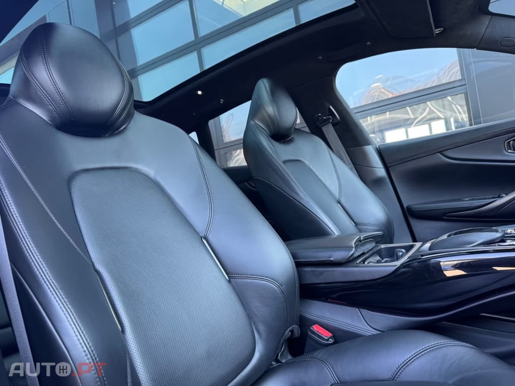 Aston Martin DBX 4.0 V8
