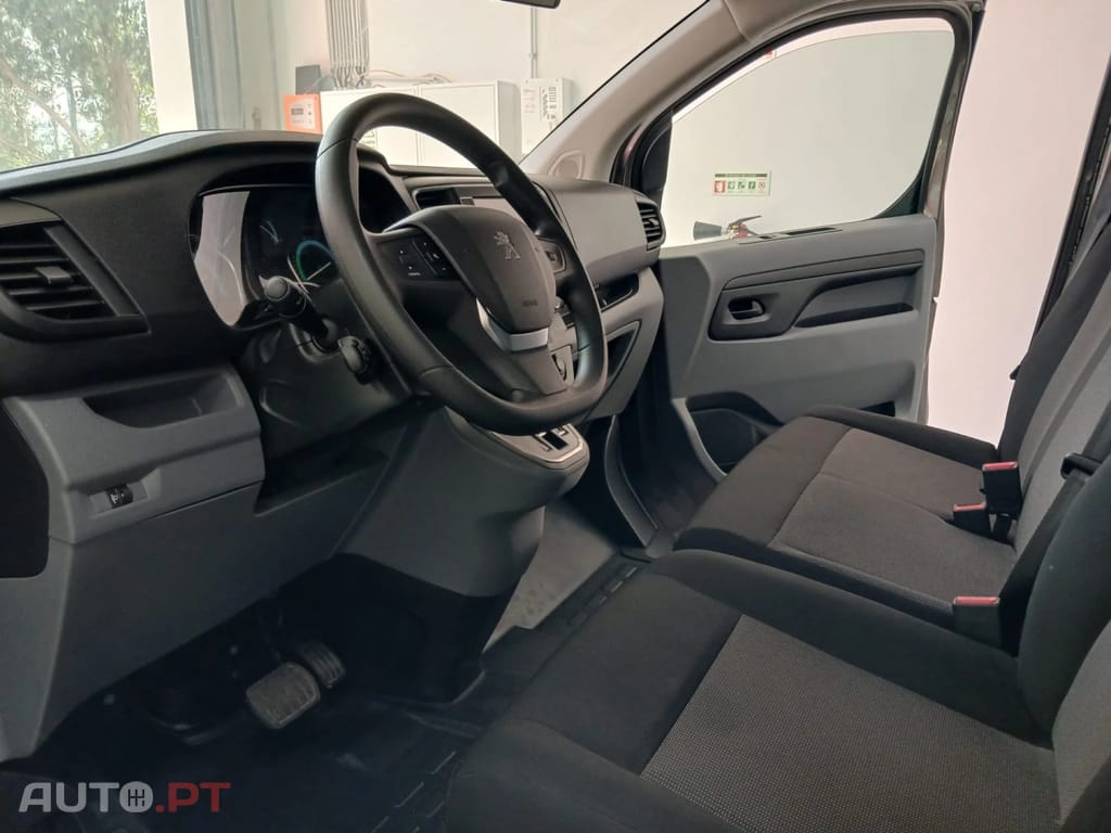 Peugeot E-Expert 50 kWh M Standard