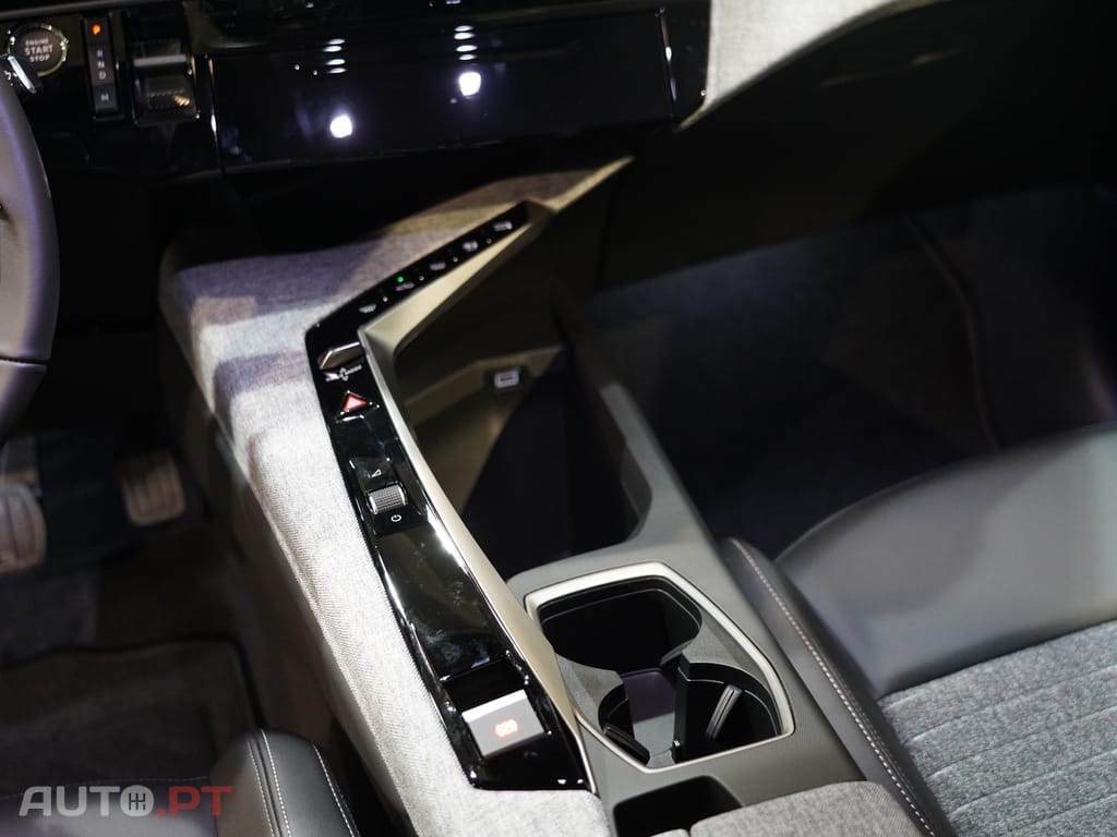 Peugeot 3008 1.2 Hybrid Allure e-DCS6