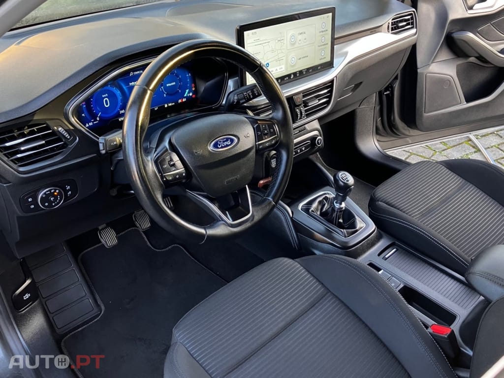 Ford Focus 1.0 EcoBoost Hybrid TITANIUM X