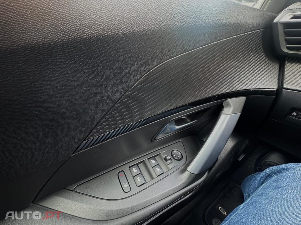 Peugeot E-2008 50 kWh Allure Pack