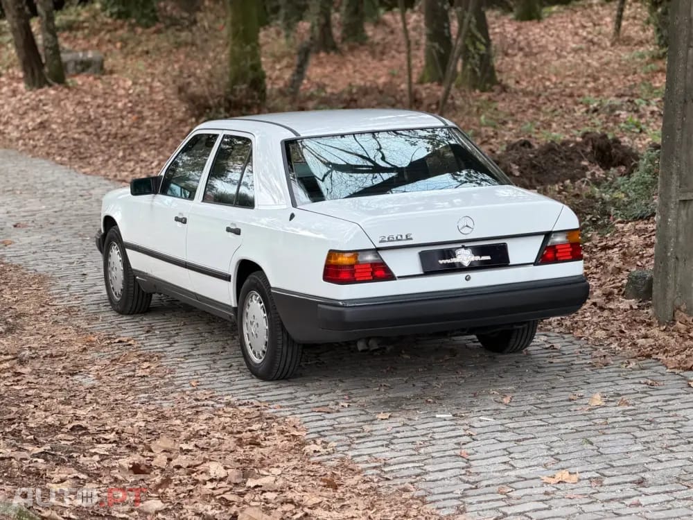 Mercedes-Benz 260 260 E