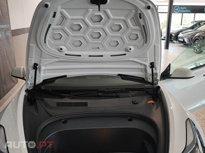 Tesla Model 3 Standard Range Plus RWD