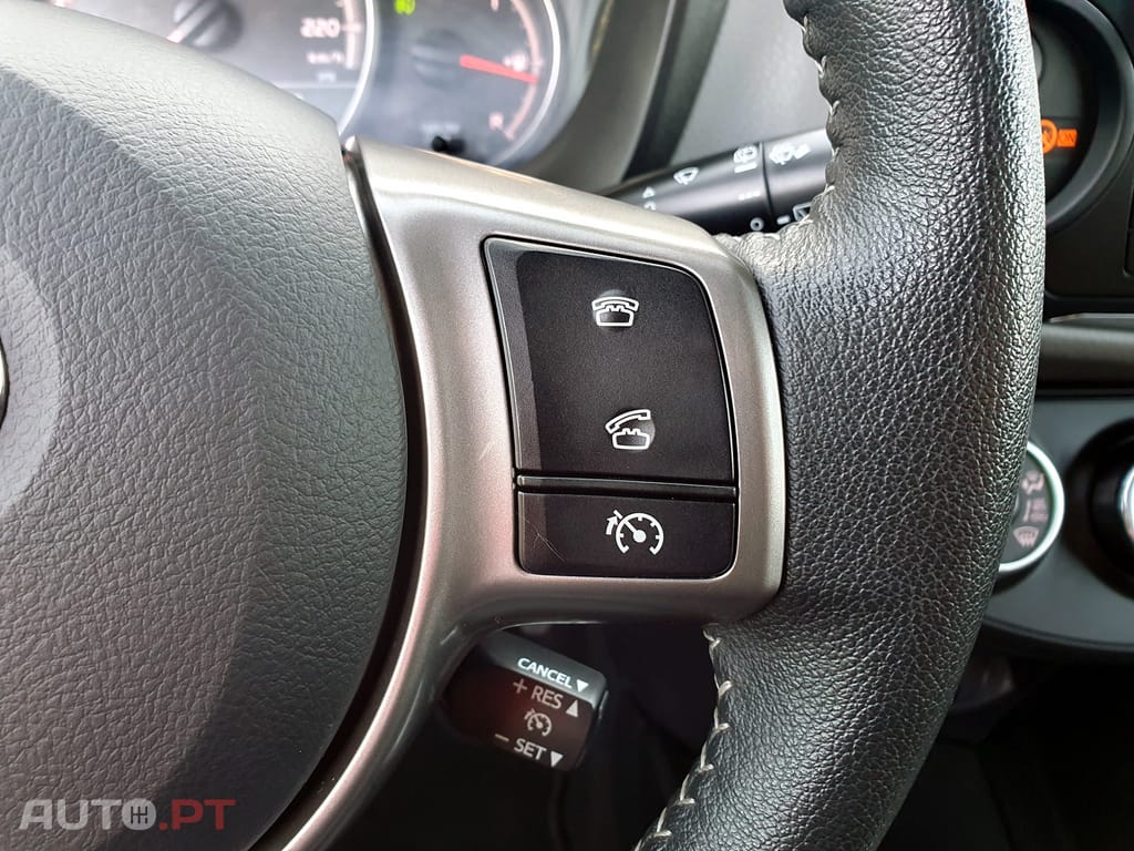 Toyota Yaris 1.0 VVT-i Comfort+Pack Style+Pack Techno+Navi