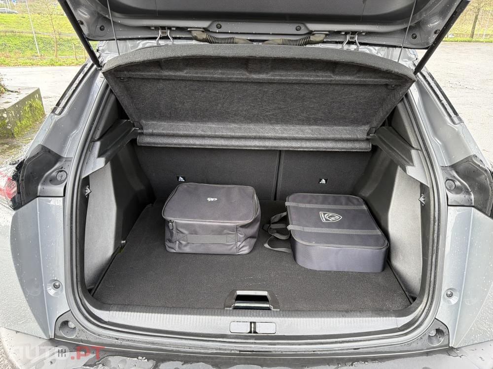 Peugeot E-2008 54 kWh GT