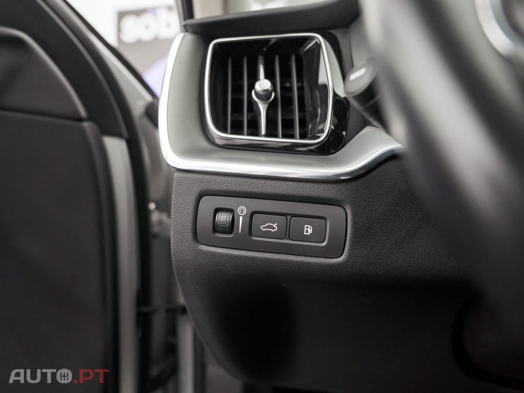 Volvo XC60 2.0 T8 PHEV Momentum Plus AWD