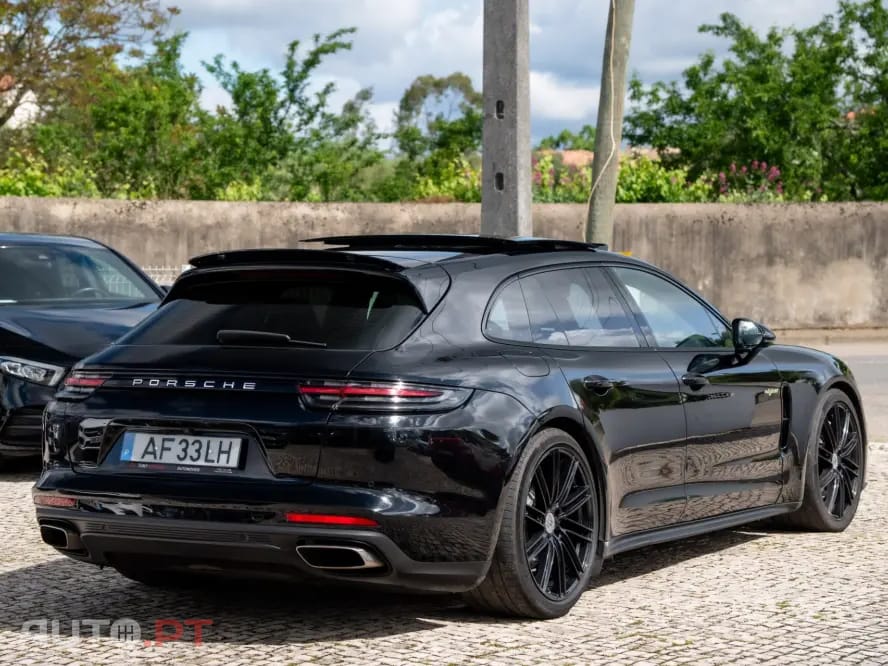 Porsche Panamera 4 E-Hybrid Platinum Edition