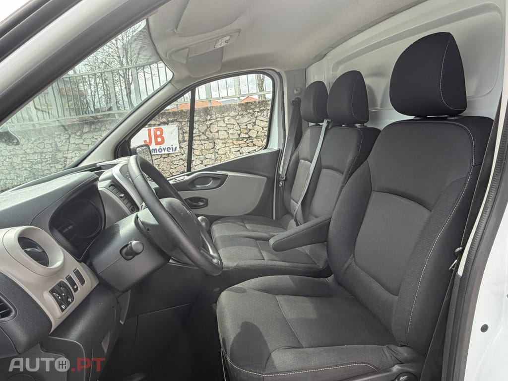 Renault Trafic 1.6 dCI 3LUG c/GPS Iva Dedutível