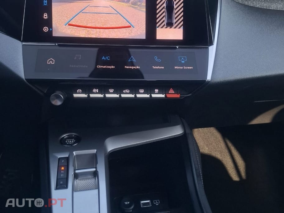 Peugeot 408 Plug-In Hybrid 180 e-EAT8 Allure