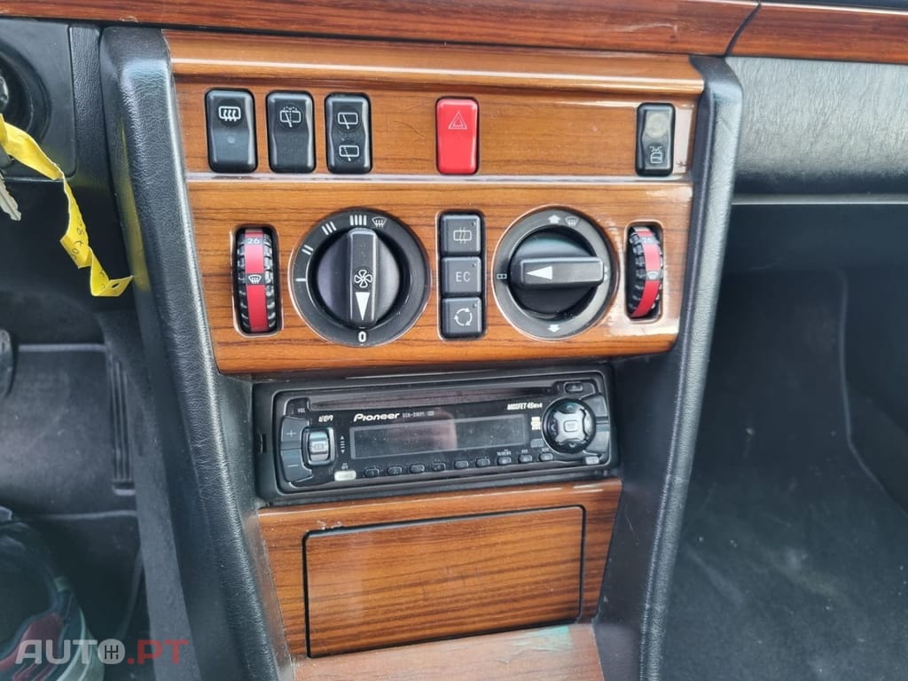 Mercedes-Benz 300 TD