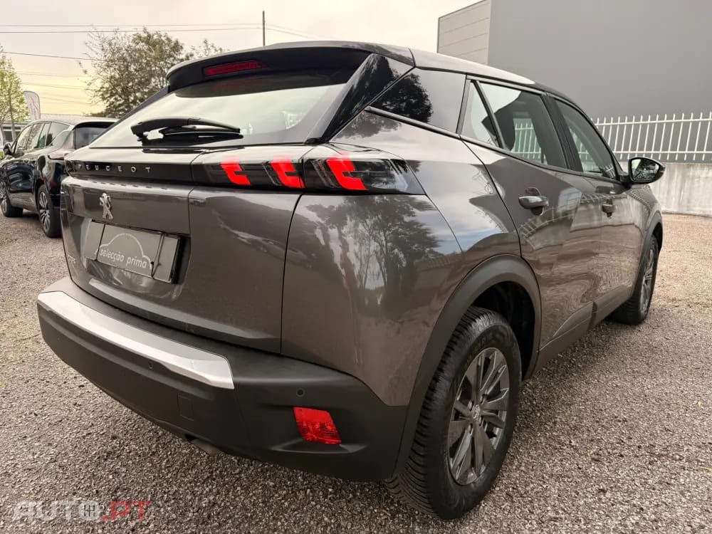 Peugeot 2008 1.2 PureTech Active Pack — fotografia 4