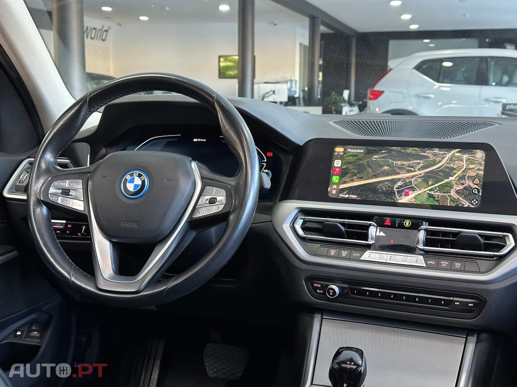 BMW 330 e Corporate Edition Auto — fotografia 15