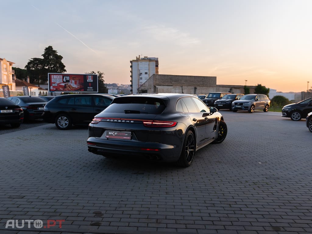 Porsche Panamera 4 E-Hybrid